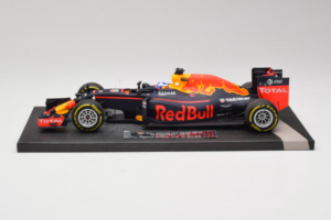 Red Bull RB12 Tag Heuer #3 D. Ricciardo Red Bull Racing Showcar 2016 Minichamps 1:18 117160003 Pryskyřice
