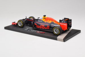 Red Bull RB12 Tag Heuer #3 D. Ricciardo Red Bull Racing Showcar 2016 Minichamps 1:18 117160003 Pryskyřice – obrázek 5 z 7
