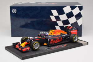 Red Bull RB12 Tag Heuer #3 D. Ricciardo Red Bull Racing Showcar 2016 Minichamps 1:18 117160003 Pryskyřice – obrázek 7 z 7