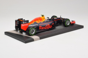 Red Bull RB12 Tag Heuer #33 M. Verstappen Red Bull Racing Showcar 2016 Minichamps 1:18 117161233 Pryskyřice – obrázek 3 z 7