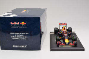 Red Bull RB12 Tag Heuer #33 M. Verstappen Red Bull Racing Showcar 2016 Minichamps 1:18 117161233 Pryskyřice – obrázek 6 z 7
