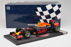 Red Bull RB12 Tag Heuer #33 M. Verstappen Red Bull Racing Showcar 2016 Minichamps 1:18 117161233 Pryskyřice – obrázek 7 z 7