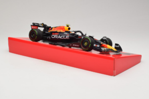 Red Bull RB18 #1 M. Verstappen Oracle Red Bull Racing Japanese Grand Prix Winner World Champion 2022 Minichamps 1:18 11322280 – obrázek 4 z 7