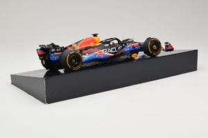 Red Bull RB19 #1 M. Verstappen Oracle Red Bull Racing United States Grand Prix Winner World Champion 2023 Minichamps 1:18 113 – obrázek 3 z 7