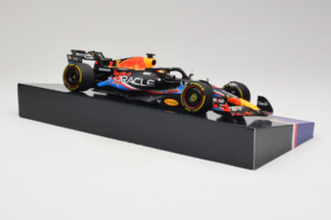 Red Bull RB19 #1 M. Verstappen Oracle Red Bull Racing United States Grand Prix Winner World Champion 2023 Minichamps 1:18 113 – obrázek 4 z 7