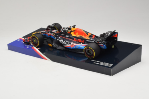 Red Bull RB19 #1 M. Verstappen Oracle Red Bull Racing United States Grand Prix Winner World Champion 2023 Minichamps 1:18 113 – obrázek 5 z 7