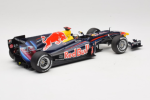 Red Bull RB6 Renault #5 S. Vettel Red Bull Racing Brazilian Grand Prix Winner 2010 Minichamps 1:18 110100205 Kov – obrázek 2 z 7