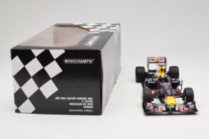 Red Bull RB6 Renault #5 S. Vettel Red Bull Racing Brazilian Grand Prix Winner 2010 Minichamps 1:18 110100205 Kov – obrázek 7 z 7