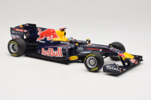 Red Bull RB7 Renault #1 S. Vettel Red Bull Racing Showcar 2011 Minichamps 1:18 110110071-1 Kov – obrázek 4 z 7