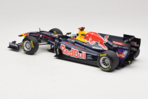 Red Bull RB7 Renault #1 S. Vettel Red Bull Racing Showcar 2011 Minichamps 1:18 110110071-1 Kov – obrázek 5 z 7