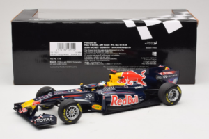Red Bull RB7 Renault #1 S. Vettel Red Bull Racing Showcar 2011 Minichamps 1:18 110110071-1 Kov – obrázek 6 z 7