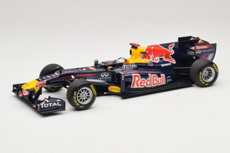Red Bull RB7 Renault #1 S. Vettel Red Bull Racing Showcar 2011 Minichamps 1:18 110110071-1 Kov