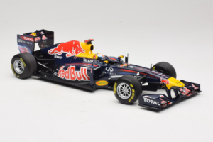 Red Bull RB7 Renault #1 S. Vettel Red Bull Racing World Champion 2011 Minichamps 1:18 110110001 Kov – obrázek 4 z 6