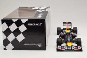 Red Bull RB7 Renault #1 S. Vettel Red Bull Racing World Champion 2011 Minichamps 1:18 110110001 Kov – obrázek 6 z 6
