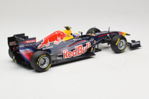 Red Bull RB7 Renault #2 M. Webber Red Bull Racing Showcar 2011 Minichamps 1:18 110110002 Kov – obrázek 2 z 7