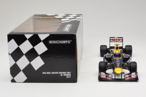 Red Bull RB7 Renault #2 M. Webber Red Bull Racing Showcar 2011 Minichamps 1:18 110110002 Kov – obrázek 7 z 7