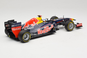 Red Bull RB8 Renault #1 S. Vettel Red Bull Racing Showcar 2012 Minichamps 1:18 110120071 Kov – obrázek 2 z 7