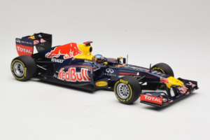 Red Bull RB8 Renault #1 S. Vettel Red Bull Racing Showcar 2012 Minichamps 1:18 110120071 Kov – obrázek 4 z 7