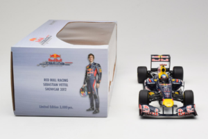 Red Bull RB8 Renault #1 S. Vettel Red Bull Racing Showcar 2012 Minichamps 1:18 110120071 Kov – obrázek 6 z 7