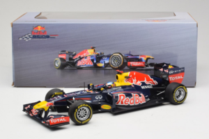 Red Bull RB8 Renault #1 S. Vettel Red Bull Racing Showcar 2012 Minichamps 1:18 110120071 Kov – obrázek 7 z 7