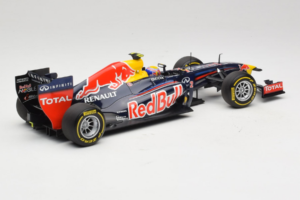 Red Bull RB8 Renault #2 M. Webber Red Bull Racing Showcar 2012 Minichamps 1:18 110120072 Kov – obrázek 2 z 7