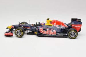 Red Bull RB8 Renault #2 M. Webber Red Bull Racing Showcar 2012 Minichamps 1:18 110120072 Kov – obrázek 3 z 7