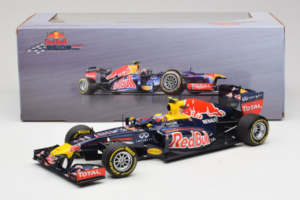 Red Bull RB8 Renault #2 M. Webber Red Bull Racing Showcar 2012 Minichamps 1:18 110120072 Kov – obrázek 7 z 7