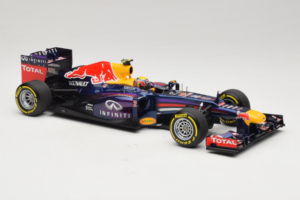 Red Bull RB9 Renault #2 M. Webber Infiniti Red Bull Racing Showcar 2013 Minichamps 1:18 110130072 Kov – obrázek 4 z 6