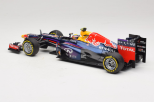 Red Bull RB9 Renault #2 M. Webber Infiniti Red Bull Racing Showcar 2013 Minichamps 1:18 110130072 Kov – obrázek 5 z 6
