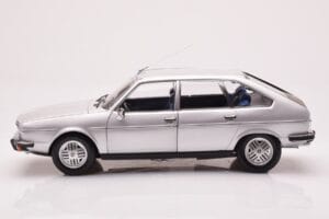 Renault 30 TX Stříbrný Norev 1:18 185272 Kov – obrázek 4 z 8