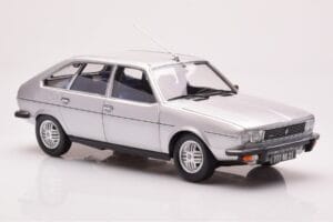Renault 30 TX Stříbrný Norev 1:18 185272 Kov – obrázek 6 z 8