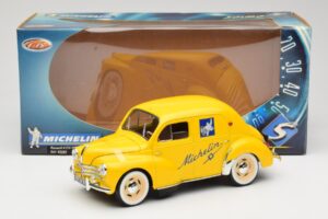 Renault 4CV Michelin Yellow Solido 1:18 82002 Kov – obrázek 6 z 6
