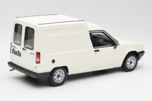 Renault Express Bílý Otto 1:18 OT466 Pryskyřice – obrázek 2 z 5