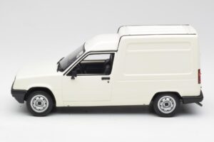 Renault Express Bílý Otto 1:18 OT466 Pryskyřice – obrázek 3 z 5