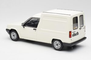 Renault Express Bílý Otto 1:18 OT466 Pryskyřice – obrázek 4 z 5