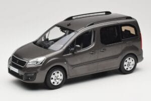 Renault Juvaquatre Break 300 kg Slonovinový Norev 1:18 185260 Kov
