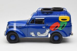 Renault Juvaquatre Michelin Blue Solido 1:18 82008 Kov – obrázek 4 z 8