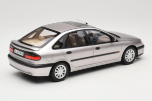 Renault Laguna V6 3.0 Baccara Opal Grey Otto 1:18 OT1185 Pryskyřice – obrázek 2 z 6