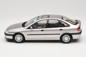 Renault Laguna V6 3.0 Baccara Opal Grey Otto 1:18 OT1185 Pryskyřice – obrázek 3 z 6