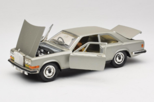 Rolls-Royce Camargue Stříbrný Diamond Edition Bburago 1:18 3001-M3 Kov – obrázek 2 z 8