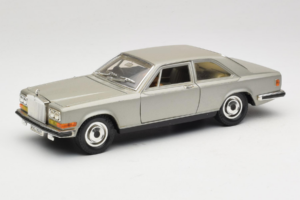 Rolls-Royce Camargue Stříbrný Diamond Edition Bburago 1:18 3001-M3 Kov