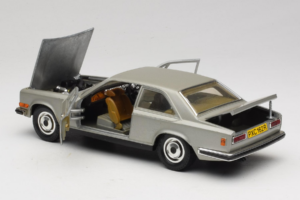 Rolls-Royce Camargue Stříbrný Diamond Edition Bburago 1:18 3001-M3 Kov – obrázek 5 z 8
