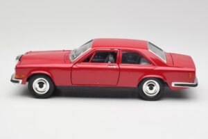 Rolls-Royce Camargue Červený Bburago 1:22 3001 Kov – obrázek 4 z 8