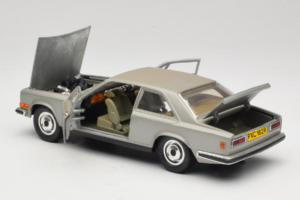 Rolls-Royce Camargue Stříbrný Bburago 1:18 3001-M2 Kov – obrázek 5 z 8
