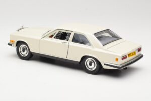 Rolls-Royce Camargue Bílý Bburago 1:22 3001-M1 Kov – obrázek 7 z 8