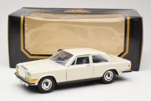 Rolls-Royce Camargue Bílý Bburago 1:22 3001-M1 Kov – obrázek 8 z 8