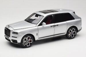Rolls-Royce Cullinan Stříbrný Se Shadow Wheels OEM 1:18 028-16A Kov