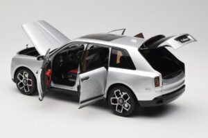 Rolls-Royce Cullinan Stříbrný Se Shadow Wheels OEM 1:18 028-16A Kov – obrázek 5 z 8