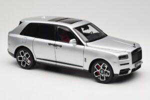Rolls-Royce Cullinan Stříbrný Se Shadow Wheels OEM 1:18 028-16A Kov – obrázek 6 z 8