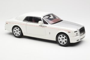 Rolls-Royce Phantom Coupe English Bílý Stříbrný Kyosho 1:18 08861EW Kov – obrázek 6 z 8